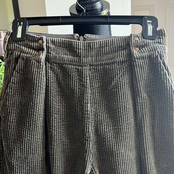 Army green cropped corduroy pants - Picture 2 of 4